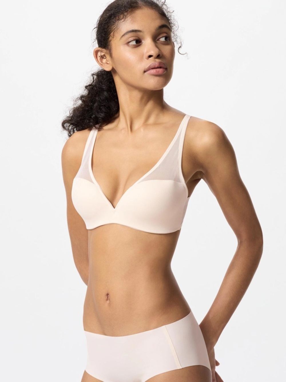 Uniqlo • NWT Wireless V-Neck 3D hold T-Shirt Bra 38/40 DDD G ?; as is